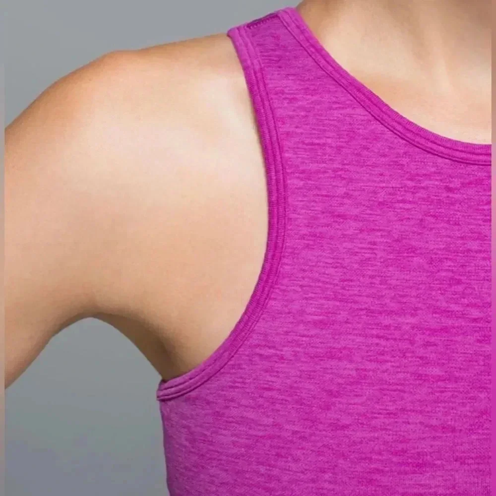 Lululemon sz 8 Seamlessly Covered Tank heathered Ultra Violet with pads EUC